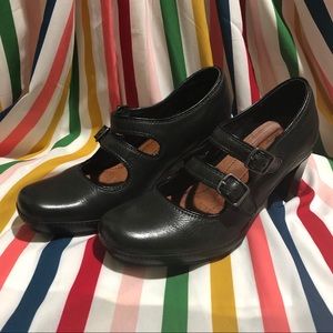 ⬇️ Clarks Artisan Lea Passion Mary Jane Block Heel